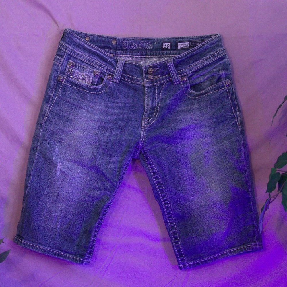 "Miss Me" blue jeans. Size: 30. Style: Bermuda/JP5002BM-19
